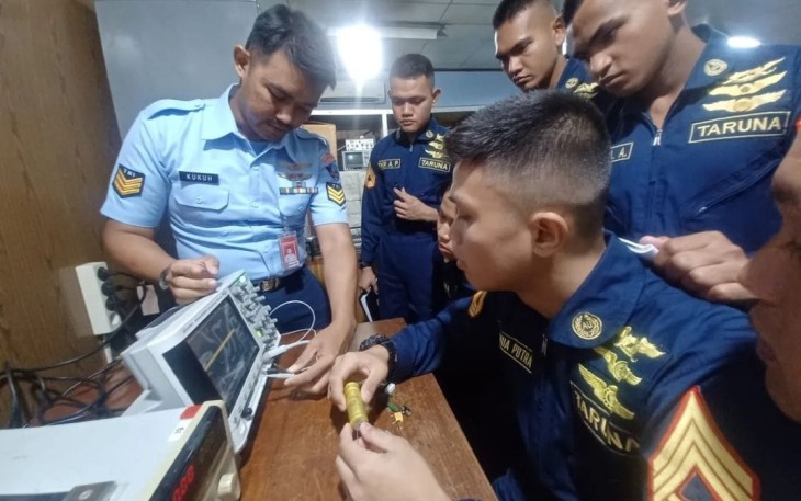 Praktikum Teknik Radar I Taruna Tk. IV AAU di Depohar 50