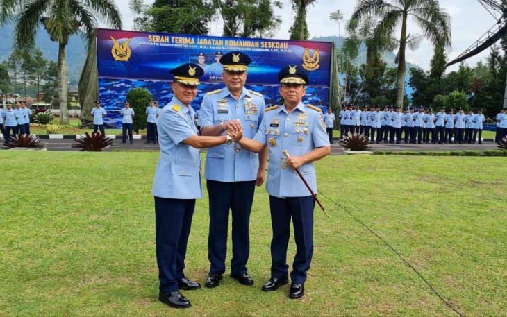 Kasau Marsekal TNI Fajar Prasetyo bersama Danseskoau usai Sertijab, Kamis (11/1(
