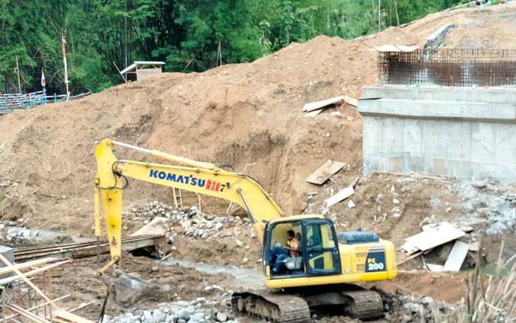 Situasi Aktivitas Pembangunan Proyek Jembatan Dawuhan