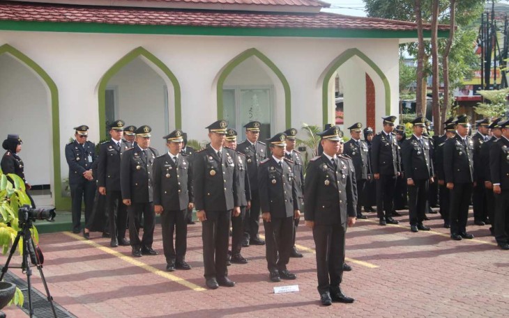 Upacara bendera peringati hari Bakti Imigrasi ke 74 di Kanwil Kemenkumham Banten, Jum'at (26/1)