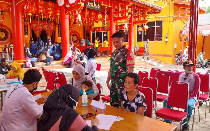 Serda Suleksono saat monitoring kegiatan sambut tahun baru Imlek