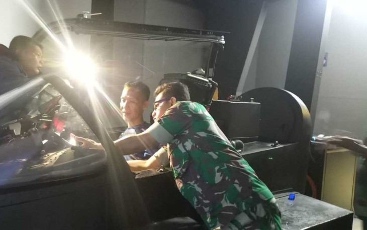 Personel Sathar 21 saat memperbaiki simulator pesawat Hawk, Rabu (7/2)
