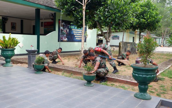 Pembersihan di lingkungan pangkalan