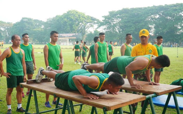 Prajurit Yonarmed 11 Kostrad mengikuti tes garjas, Kamis (7/3)