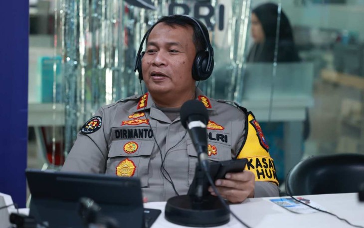 Kabid Humas Polda Jatim Kombes Dirmanto saat dialog pagi di RRI Surabaya 