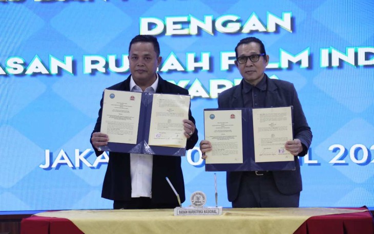 Kabiro Humas dan Protokol BNN RI Sulistyo Pudjo Hartono bersama Direktur YARFI Hevizon Yulis di Jakarta, Rabu (3/4)