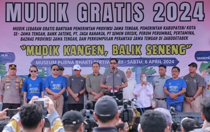 Acara pelepasan peserta progran mudik lebaran gratis Pemprov Jateng, di halaman parkir Museum Purna Bhakti Pertiwi Taman Mini Indonesia Indah (TMII) Jakarta Timur, Sabtu (6/4/2024) Foto : Istimewa
