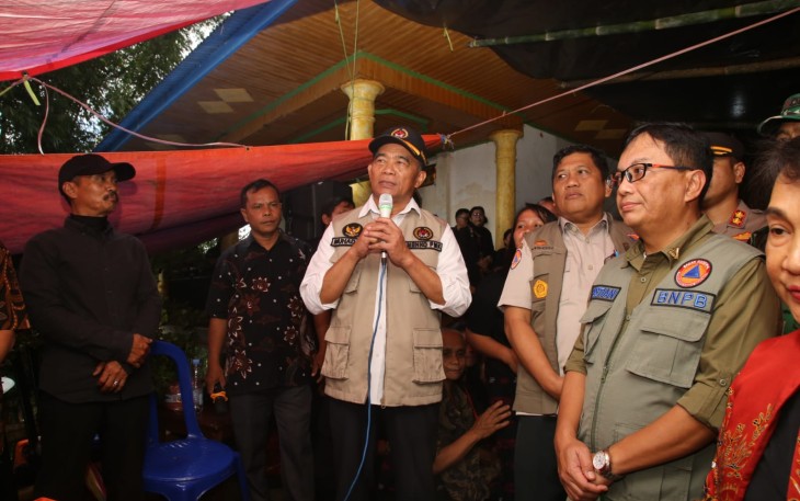 Sekretaris Utama Badan Nasional Penanggulangan Bencana (BNPB) Rustian bersama dengan Menteri Koordinator Bidang Pembangunan Manusia dan Kebudayaan (Menko PMK) Muhadjir Effendy menyampaikan turut bela sungkawa kepada keluarga korban terdampak longsor di Kelurahan Manggau, Kecamatan Makale, Kabupaten Tana Toraja, Sulawesi Selatan pada Jumat (19/4).