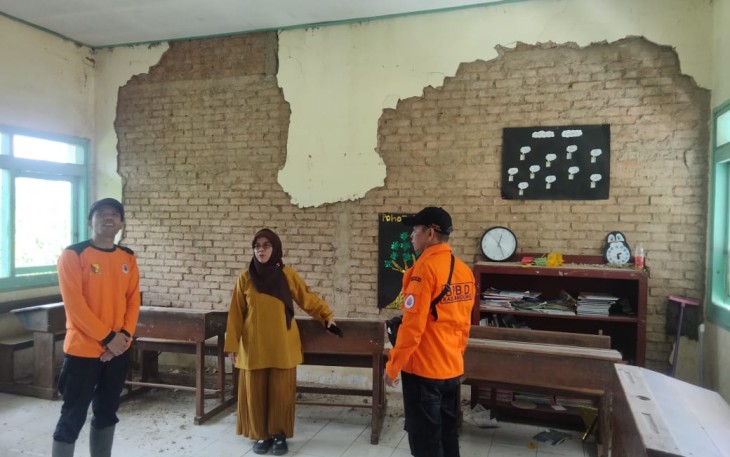 Kondisi bangunan terdampak gempa di Kab Bandung, Rabu (1/5)