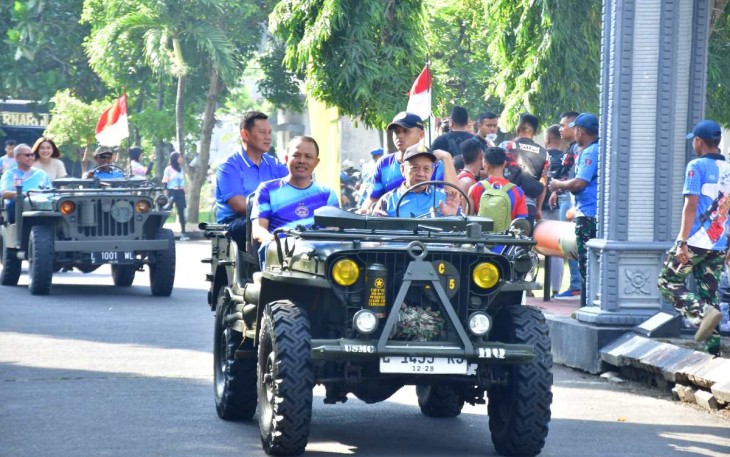 Danpuspenerbal menggunakan Jeep dalam Hardikal ke 78