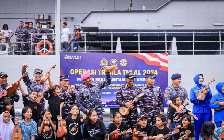 Festival Jukulele di atas geladak KRI Teluk Wondama-527 di Lantamal IX Ambon