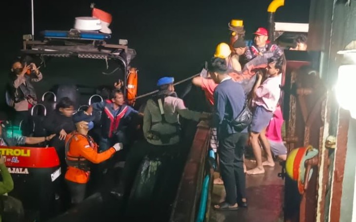 Evakuasi Korban ABK TB Berau Coal 56