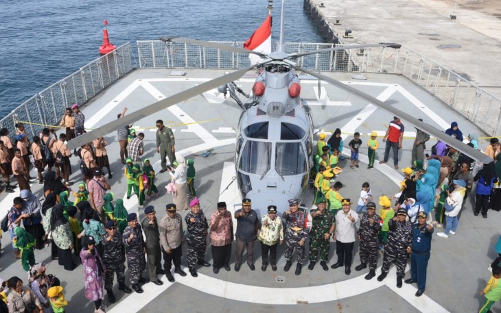 Foto bersama KRI Teluk Wondama-527