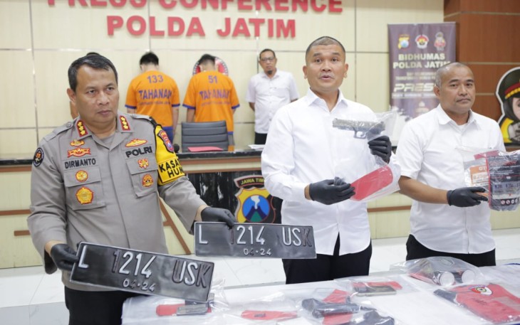 Kabid Humas Polda Jatim Kombes Dirmanto saat konferensi pers, Senin (27/5)