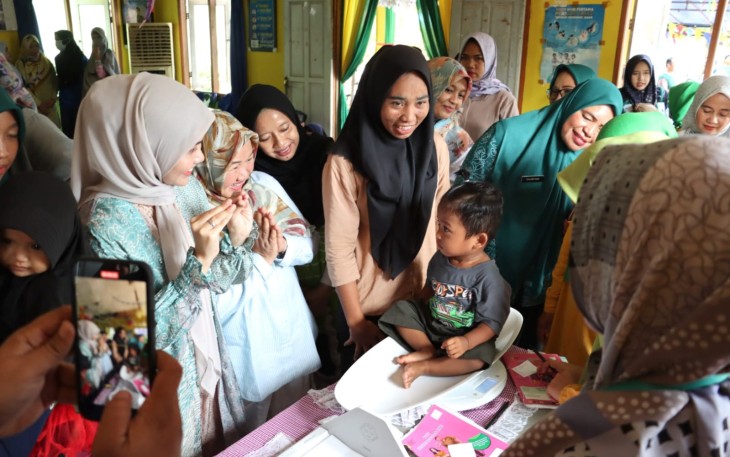 Hafizah Bawa Keceriaan Bagi Balita di Posyandu Kencana Dua 