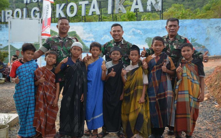 Khitanan anak-anak yatim piatu wilayah Korem 023/KS