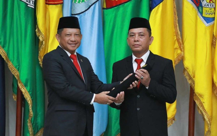 Mendagri Tito Karnavian saat melantik Mayjen Ramses Limbong