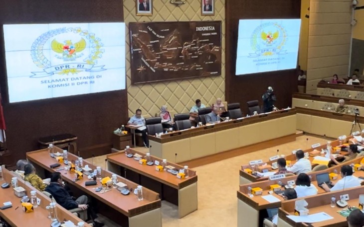 Bupati Roby Sampaikan Pandangan dalam Rapat Panja Terkait 26 RUU Kabupaten/Kota Bersama Komisi II DPR RI 