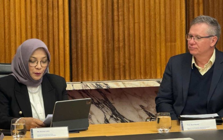 Deputi bidang Kewirausahaan Siti Azizah 
