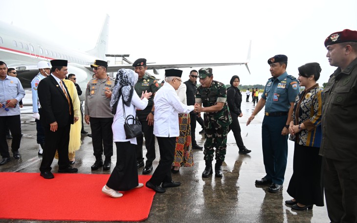 Kasdam I/BB Turut Menyambut Kedatangan Wapres RI di Tanjung Pinang.