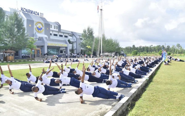Olahraga bersama prajurit Koarmada III Sorong