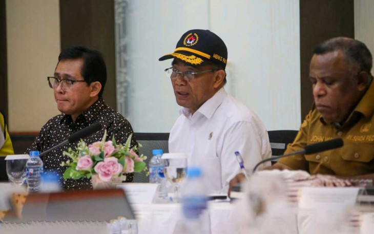 Dirjen Bangda Kemendagri Restuardy Daud saat rakor bersama Menko PMK di Sorong