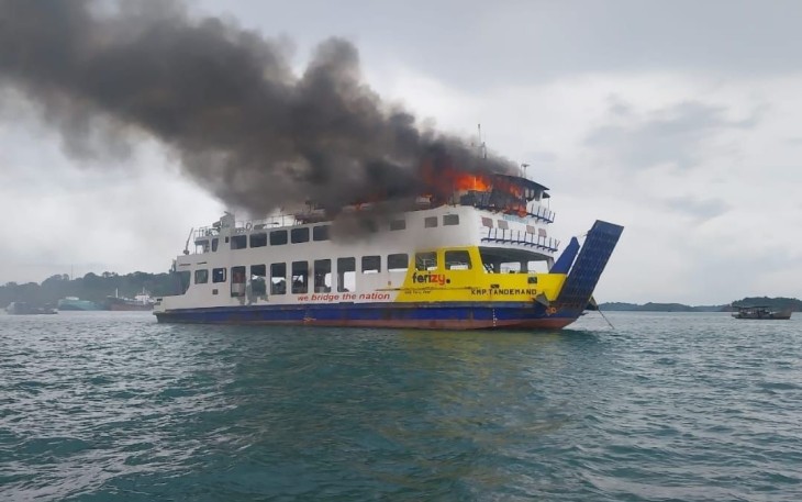 Kapal Roro KMP Tandeman terbakar 
