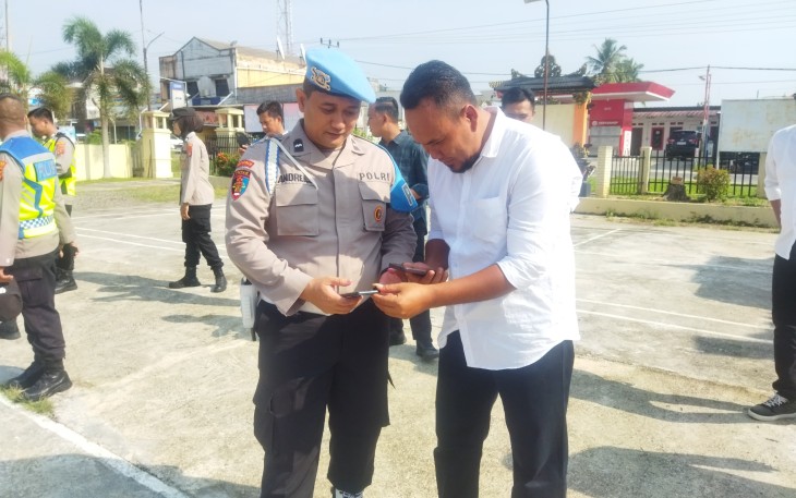 Handphone Seluruh Anggota Polsek Belitang III di Periksa 