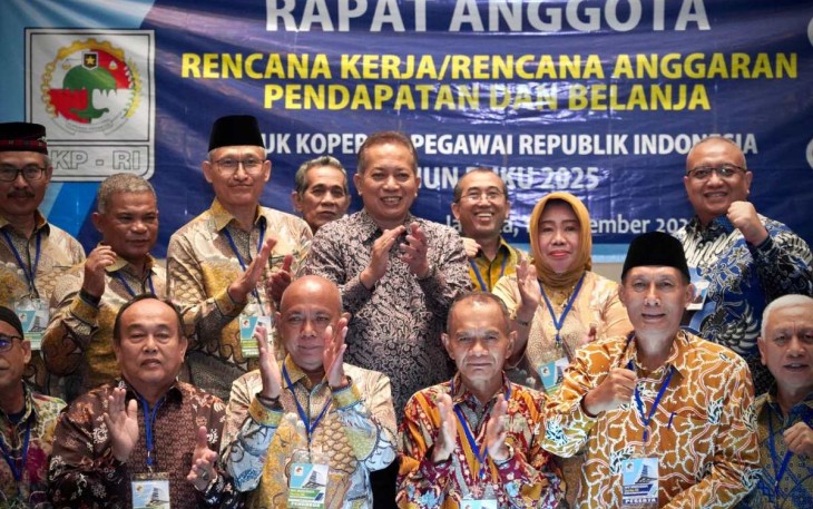 Wamenkop Ferry Juliantono bersama anggota IKPRI di Jakarta 