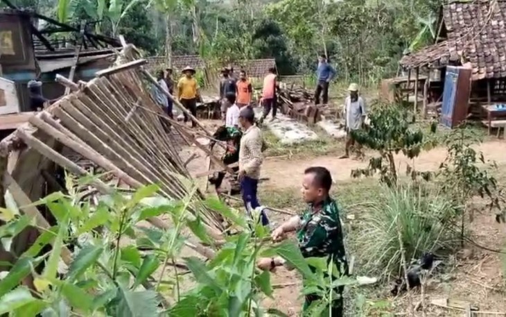 Bantu rehab rumah warga binaan 