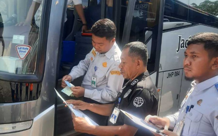 Pengecekan ramp cek kendaraan umum