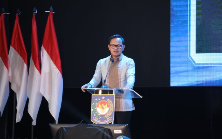 Wamendagri Bima Arya saat memberikan sambutan dalam rakornas Dukcapil di Jakarta, Kamis (21/11)
