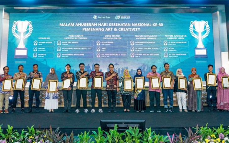 Menkes Budi Gunadi Sadikin pada malam anugerah HKN ke-60 di Jakarta 