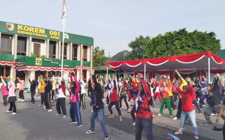 Senam bersama HUT Ke 61 Korem 081/DSJ, Minggu (8/12)