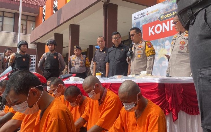 Kapolres Probolinggo Kota AKBP Oki Ahadian saat konferensi pers, Senin (9/12)