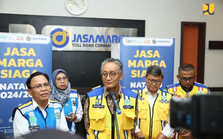Menteri PU Dody Hanggodo saat memberikan keterangan pers usai mengunjungi JTMC di Bekasi, Jum'at (27/12)