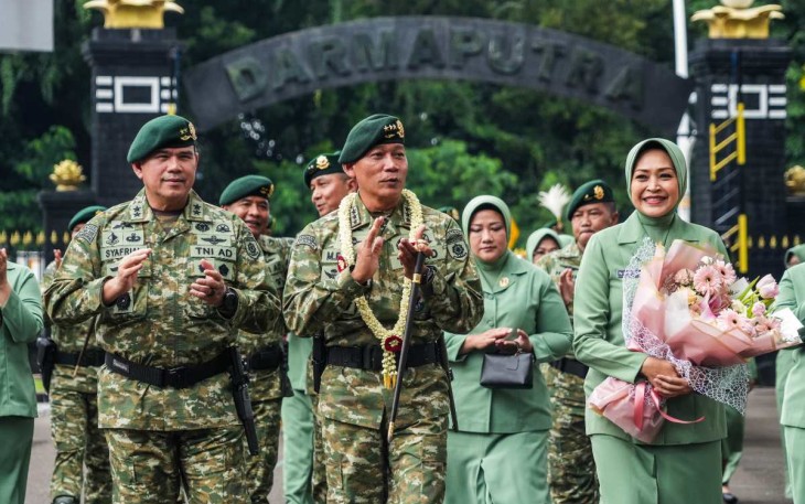 Pangkostrad Letjen TNI Mohammad Fadjar saat disambut di Mako Kostrad, Jakarta, Selasa (31/12)