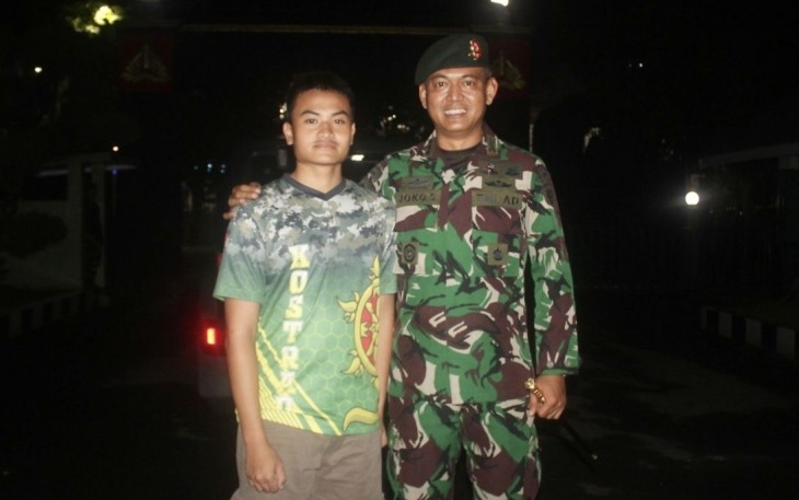 Rafi bersama Danmenarmed 2 Kostrad Kolonel Arm Joko Setiyo di Markas Menarmed 2 Kostrad Kota Malang, Senin (1/1/2024)