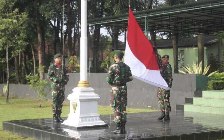 Upacara bendera prajurit Menarmed 2 Kostrad, Senin (8/1)