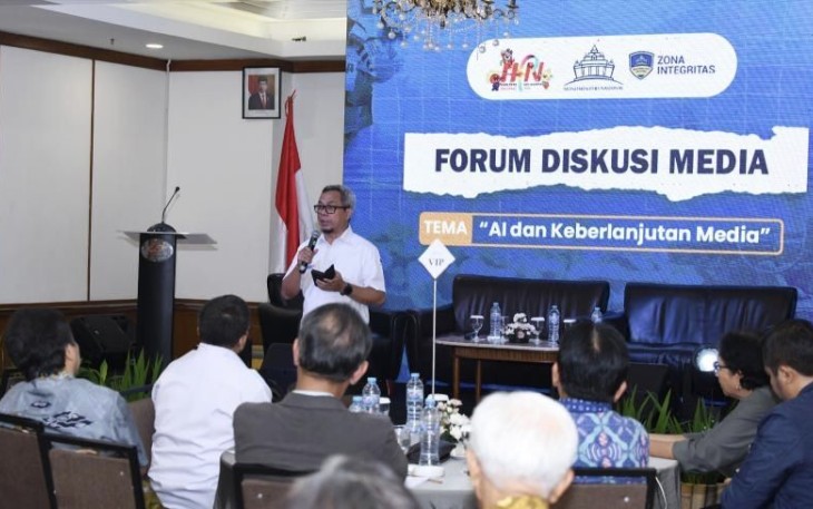 Dirjen IKP Kementerian Kominfo Usman Kansong bersama media di Jakarta , Senin (29/1)