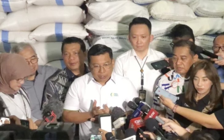 Kepala Bapanas Arief Prasetyo Adi saat pengecekan ketersediaan stok beras di pasar induk beras Cipinang, Rabu (28/2)