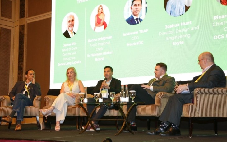 CEO NeutraDC, Andreuw Th A F (tengah) saat menjadi panelist salah satu sesi panel discussion dalam gelaran Indonesia Cloud & Datacenter Convention (ICDC) 2024 di Jakarta, Kamis, 16 Mei 2024.
