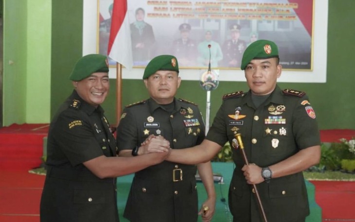 Danrem 071 Wijayakusuma Kolonel Inf Jamaluddin foto bersama usai sertijab 