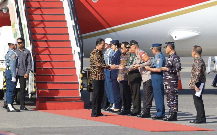 Kapolda Jatim Irjen Pol Imam Sugianto menyambut kedatangan presiden Joko Widodo 
