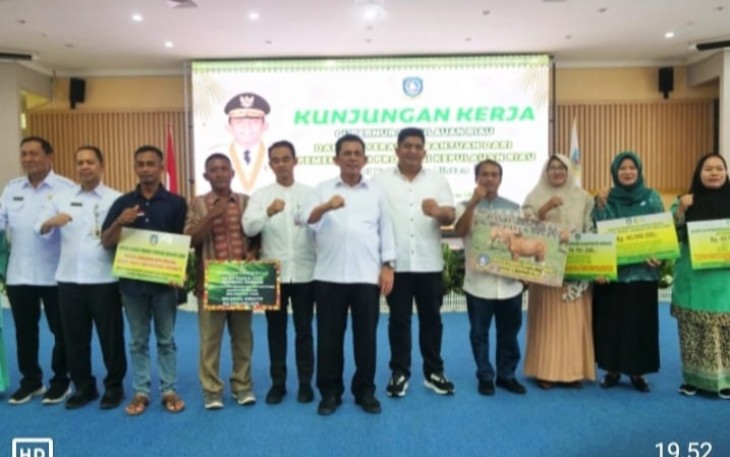 Gubernur Kepri Serahkan Bantuan Rp 60,6 Miliar untuk 9 Kecamatan di Bintan 