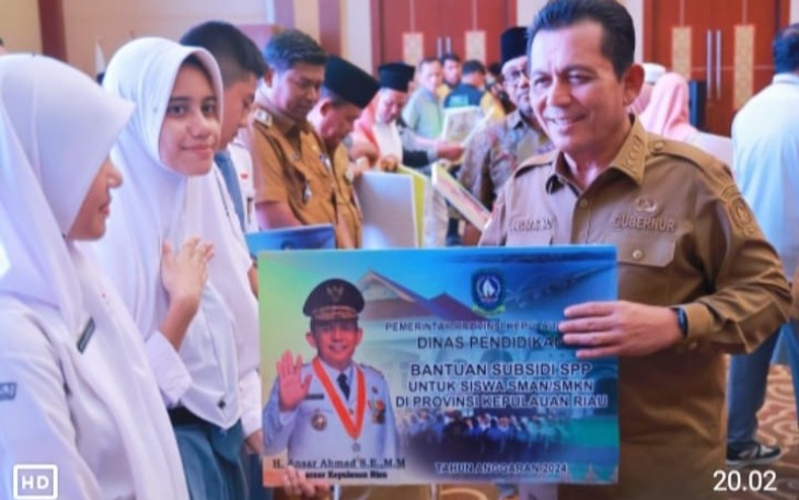 Gubernur Kepri Serahkan Bantuan Rp 142 Miliar untuk 2 Kecamatan di Tanjung Pinang