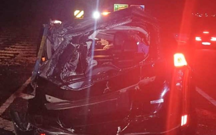 Mobil Mitsubishi Pajero Nopol AD 1892 AO terguling di tol Solo-Semarang