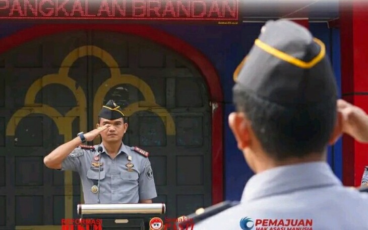 Karutan Pangkalan Brandan Erwin Siregar Pimpinan Upacara Kenaikan Pangkat Pegawai 