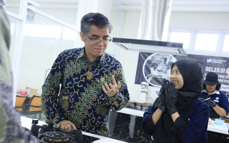 Menaker Yassierli saat berdialog dengan peserta PBK di Surakarta, Senin (11/11)