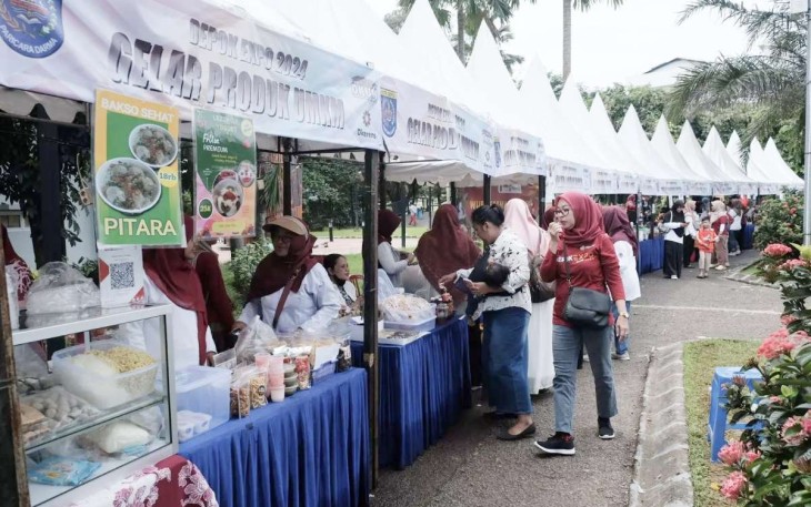 Stand produk UMKM di Depok Expo 2024, Alun-alun Timur GDC, Minggu (08/12/24)